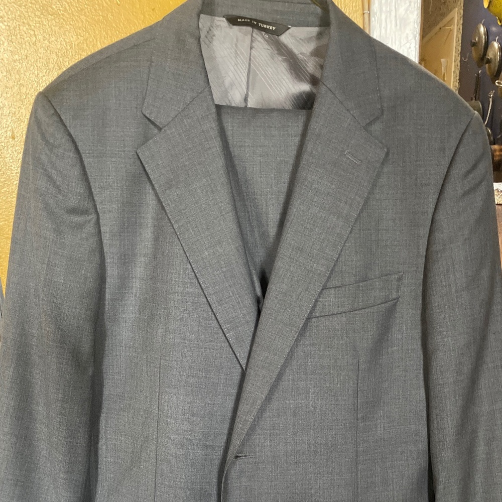 Modern and complete suit